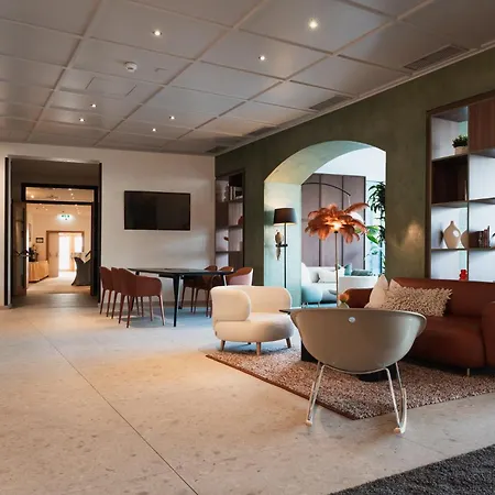 מלון Alphotel 4*