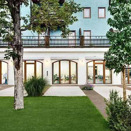 Alphotel Ξενοδοχείο 4*